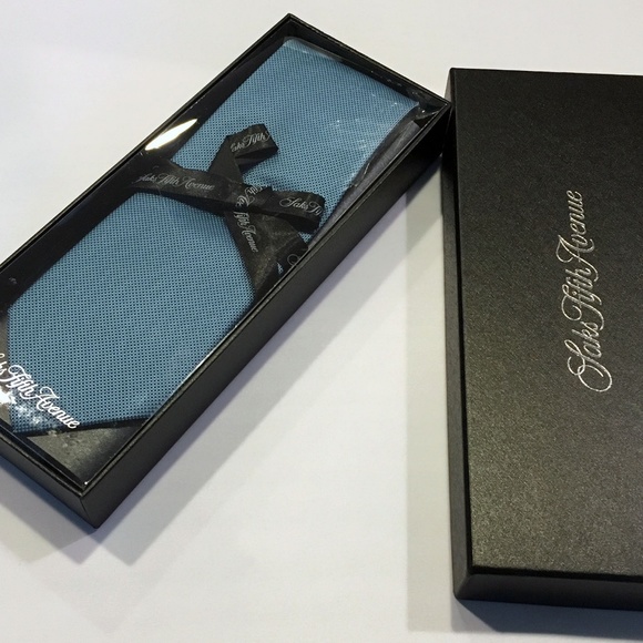 NWT Saks Fifth Avenue Blue Silk Tie & Gift Box
